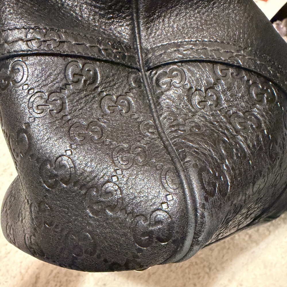 Authentic Gucci large leather tote with Guccissima embossed details. - Picture 13 of 15